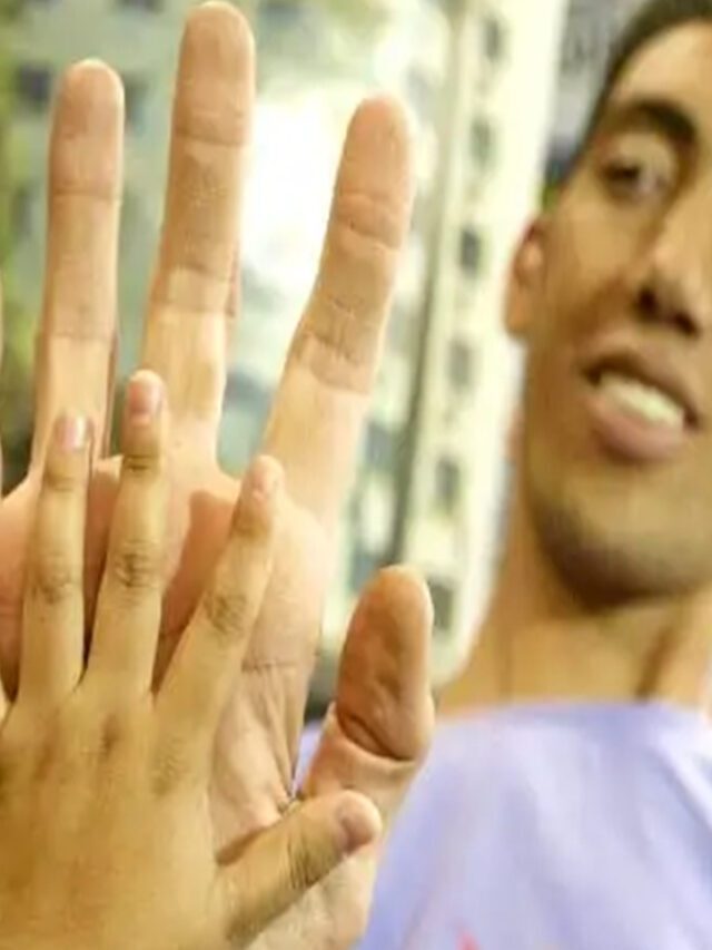 Top 10 Biggest Hands in the World