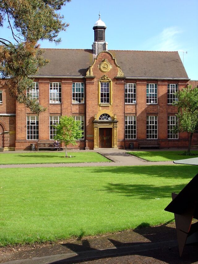 10 Oldest Schools in the World